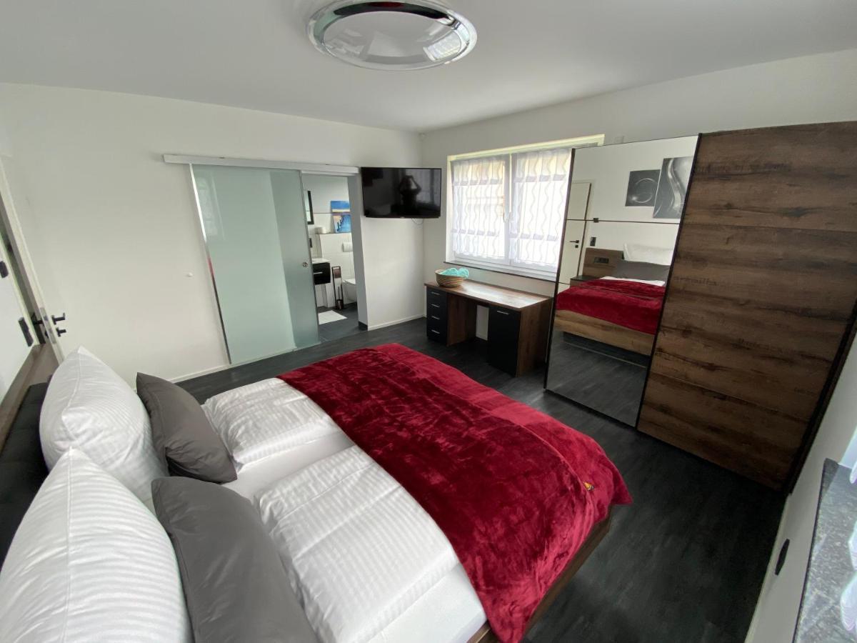 Apartments Saaldorf-Ferienhaus mit 6 separaten Apartments 45qm-120qm Bad Lobenstein Exterior foto