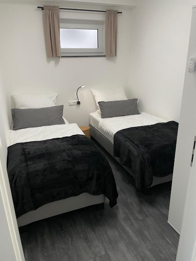 Apartments Saaldorf-Ferienhaus mit 6 separaten Apartments 45qm-120qm Bad Lobenstein Exterior foto