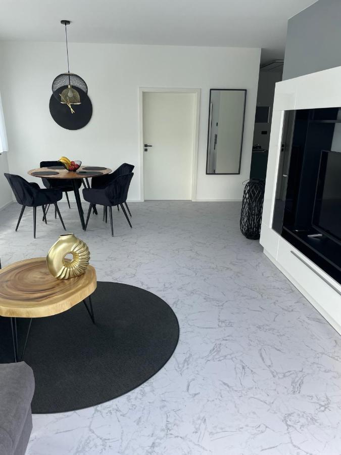 Apartments Saaldorf-Ferienhaus mit 6 separaten Apartments 45qm-120qm Bad Lobenstein Exterior foto