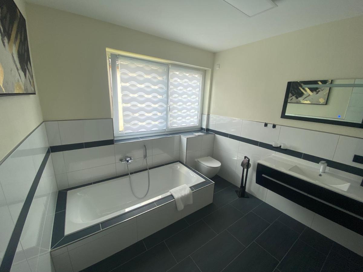 Apartments Saaldorf-Ferienhaus mit 6 separaten Apartments 45qm-120qm Bad Lobenstein Exterior foto