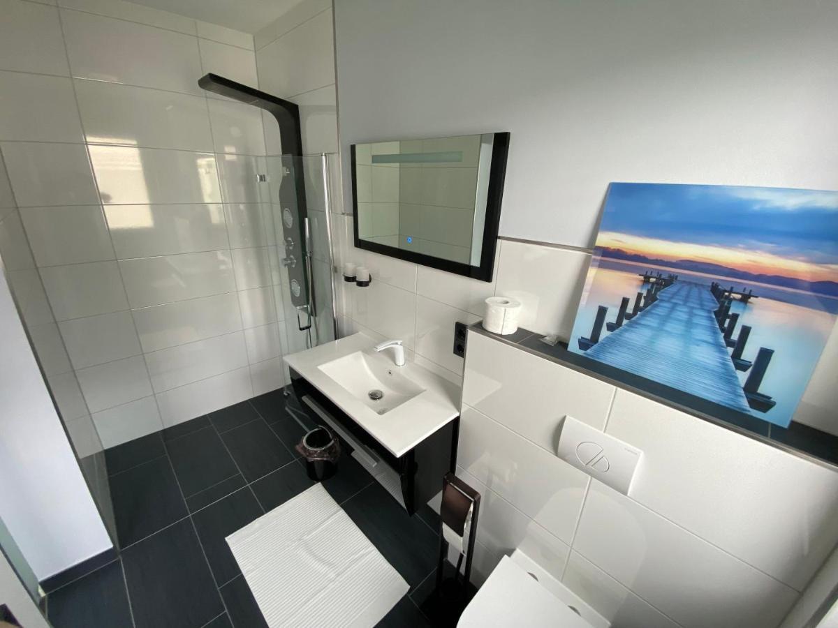 Apartments Saaldorf-Ferienhaus mit 6 separaten Apartments 45qm-120qm Bad Lobenstein Exterior foto