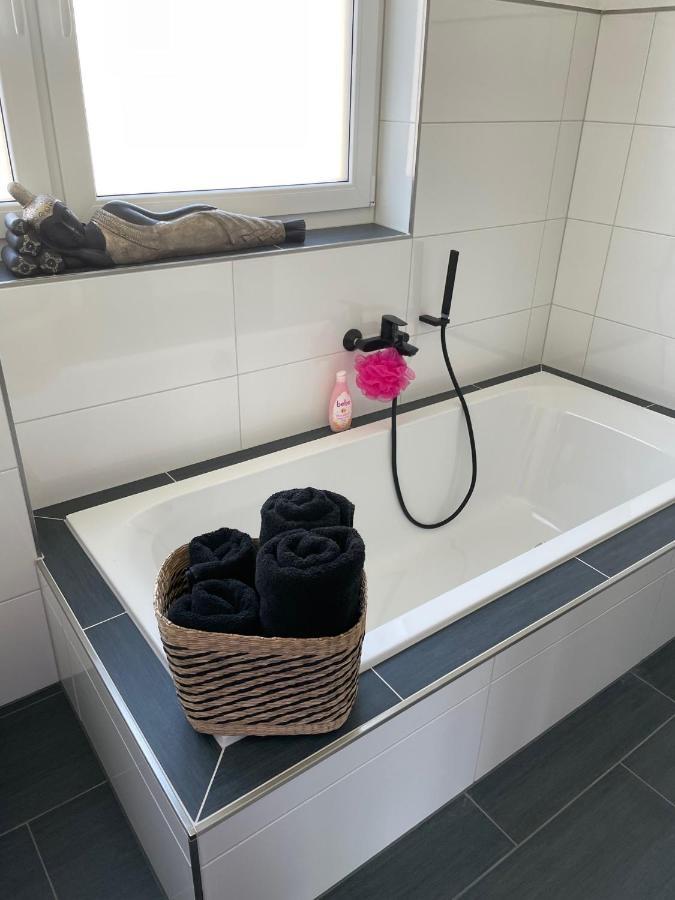 Apartments Saaldorf-Ferienhaus mit 6 separaten Apartments 45qm-120qm Bad Lobenstein Exterior foto