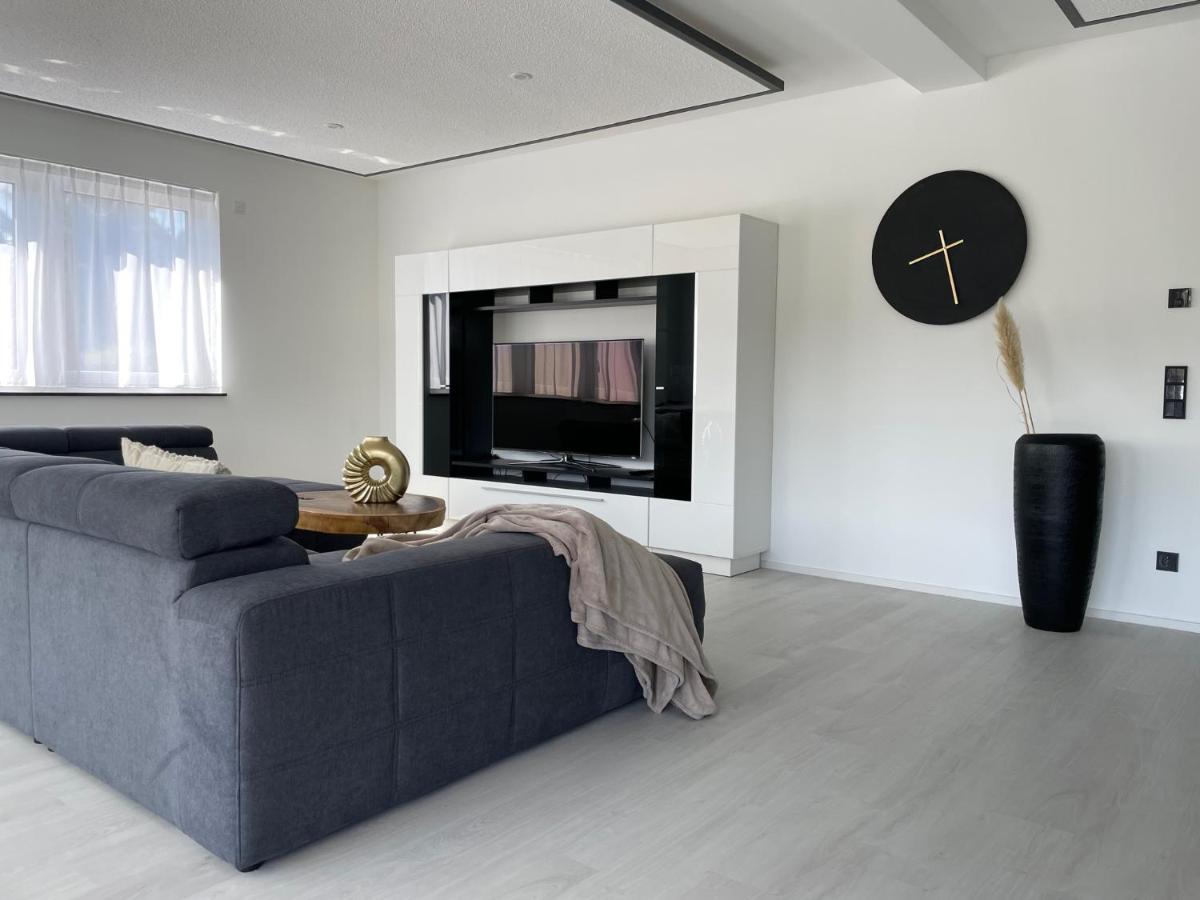 Apartments Saaldorf-Ferienhaus mit 6 separaten Apartments 45qm-120qm Bad Lobenstein Exterior foto
