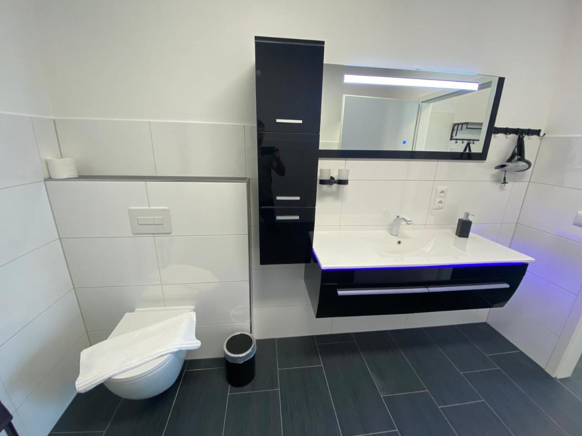 Apartments Saaldorf-Ferienhaus mit 6 separaten Apartments 45qm-120qm Bad Lobenstein Exterior foto